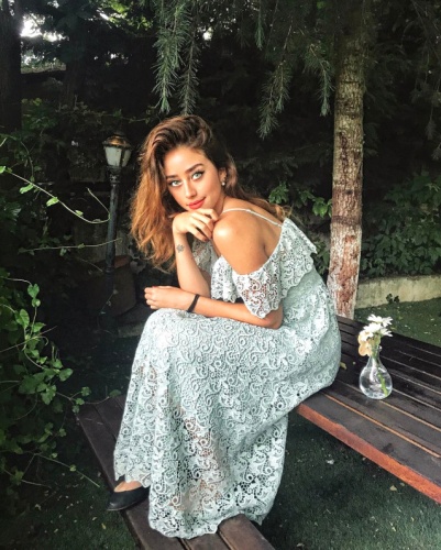 Zeynep Alkan'ın Instagram'daki cesur pozları 7
