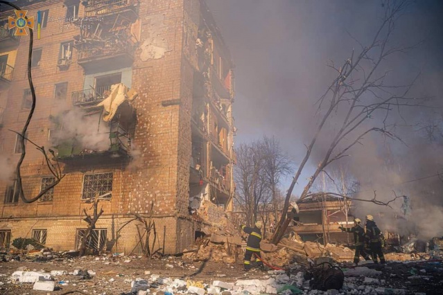 Kiev’in Podil semtine bu sabah füze parçası düştü 6