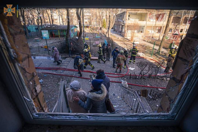 Kiev’in Podil semtine bu sabah füze parçası düştü 2