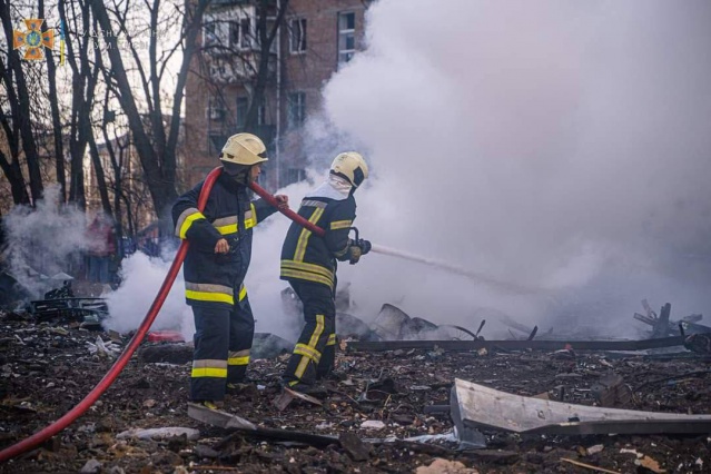Kiev’in Podil semtine bu sabah füze parçası düştü 4