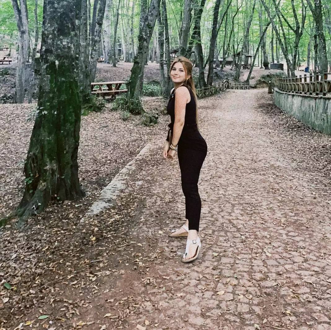 Gelin Evi Cansu Kömleksiz Kara kimdir? Instagram hesabı 8