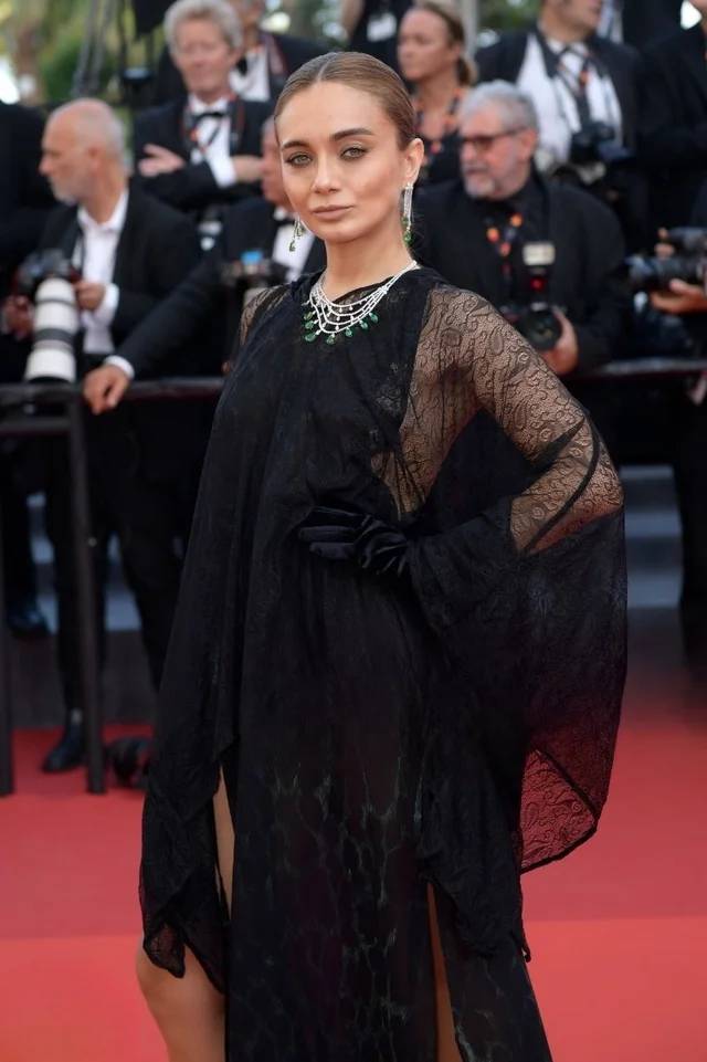 Damla Sönmez transparan kıyafetiyle Cannes’a damga vurdu! 4