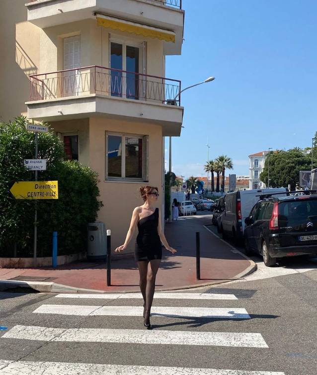 Esra Bilgiç Cannes Film Festivali’nde ne giydi? İşte Esra Bilgiç’in Cannes kıyafetleri 7
