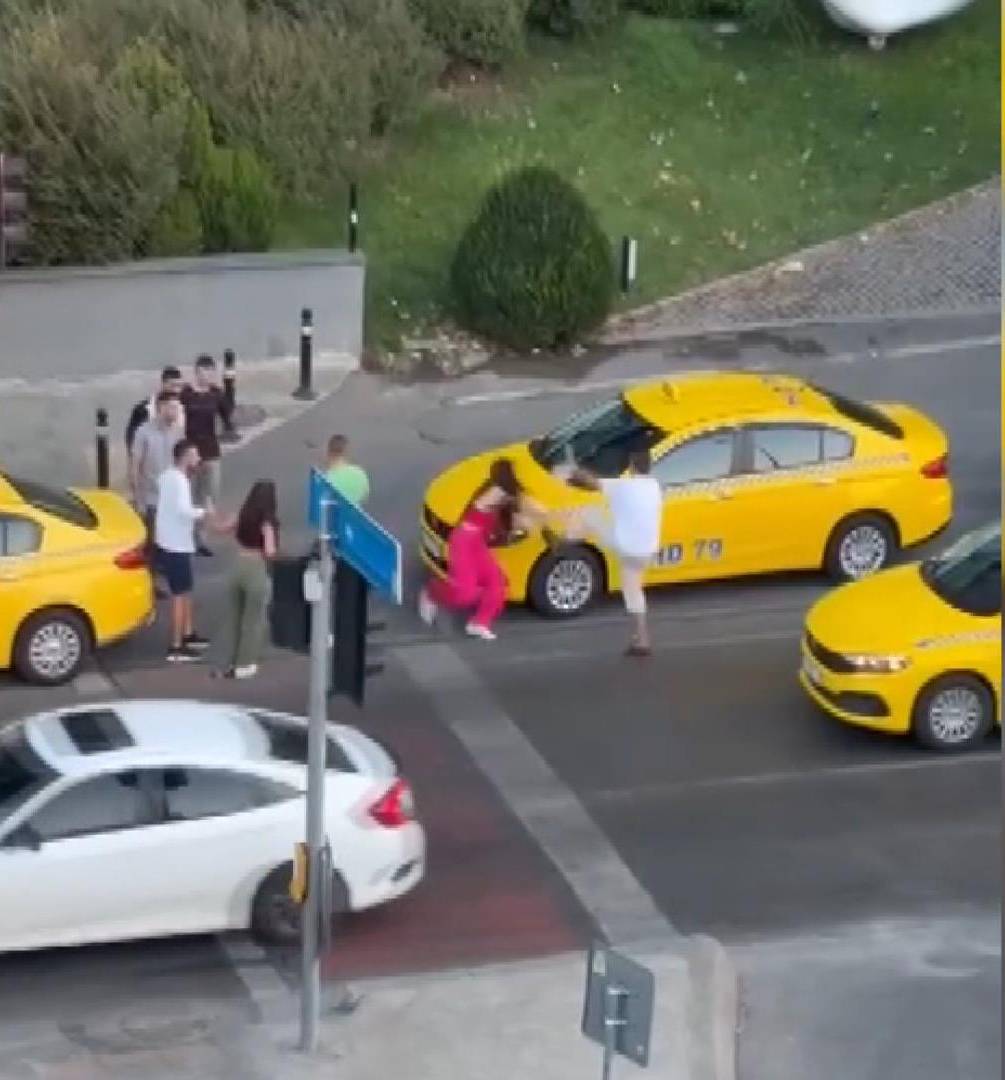 Ortalık birbirine girdi: Taksici ile yabancı uyruklu kadınlar arasında kavga 4