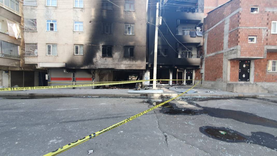 Tekstil atölyesinde yangın: 25 kişi dumandan etkilendi, 2 yaralı 2
