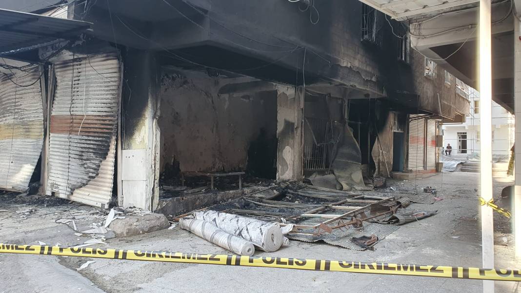 Tekstil atölyesinde yangın: 25 kişi dumandan etkilendi, 2 yaralı 8