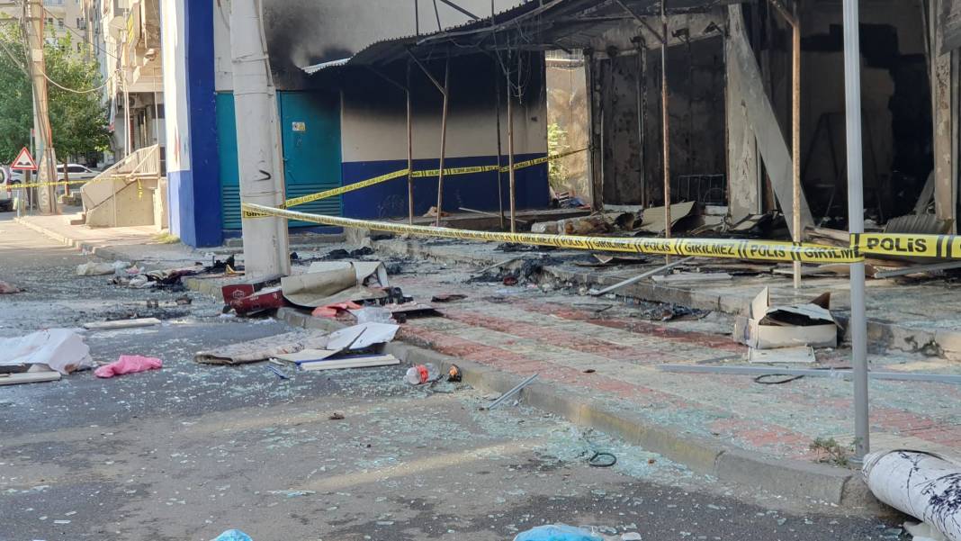 Tekstil atölyesinde yangın: 25 kişi dumandan etkilendi, 2 yaralı 5