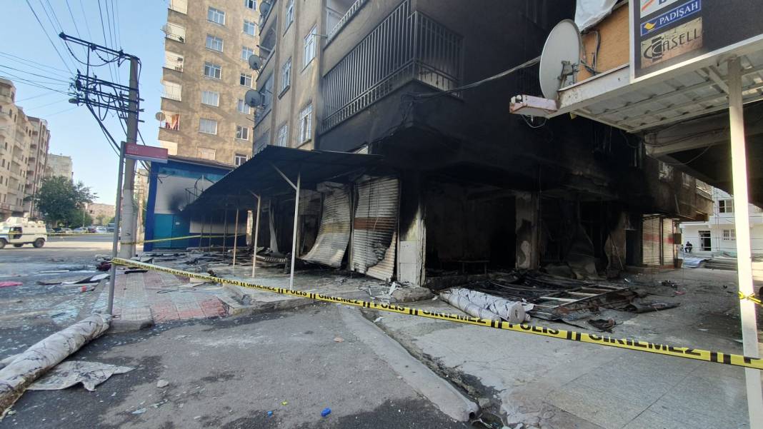 Tekstil atölyesinde yangın: 25 kişi dumandan etkilendi, 2 yaralı 3
