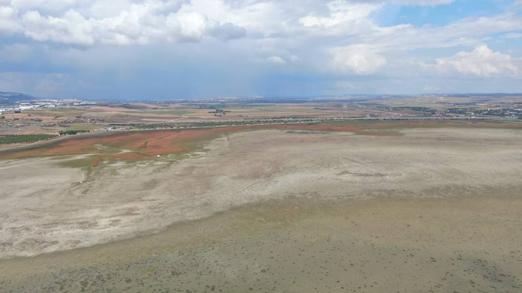 Baraj gölünde korkutan görüntüler: Adeta çöle döndü 10