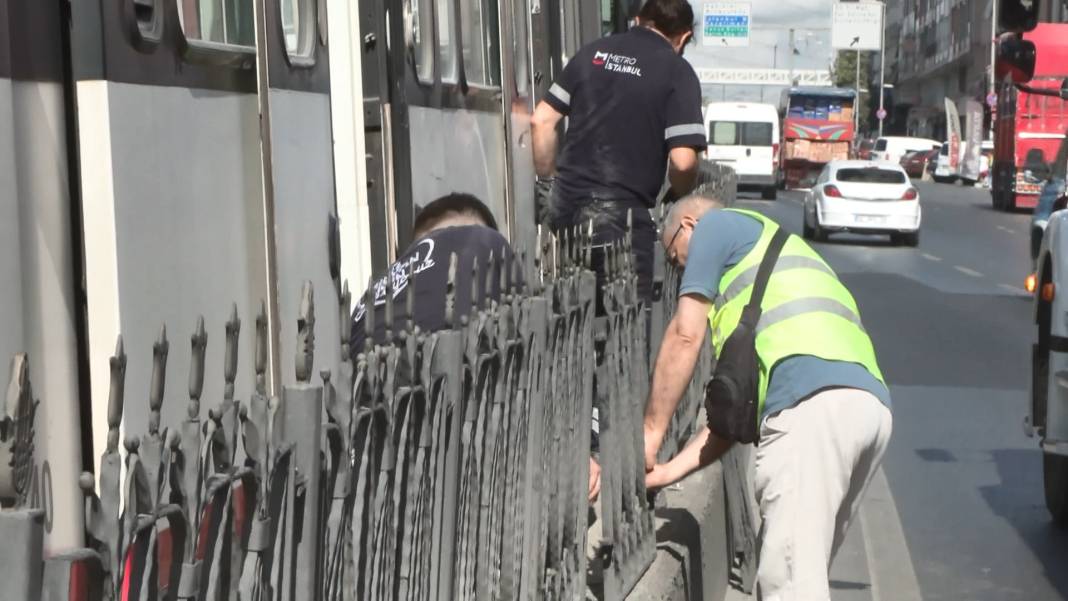 Tramvayda duman paniği: Yolcular tahliye edildi 1