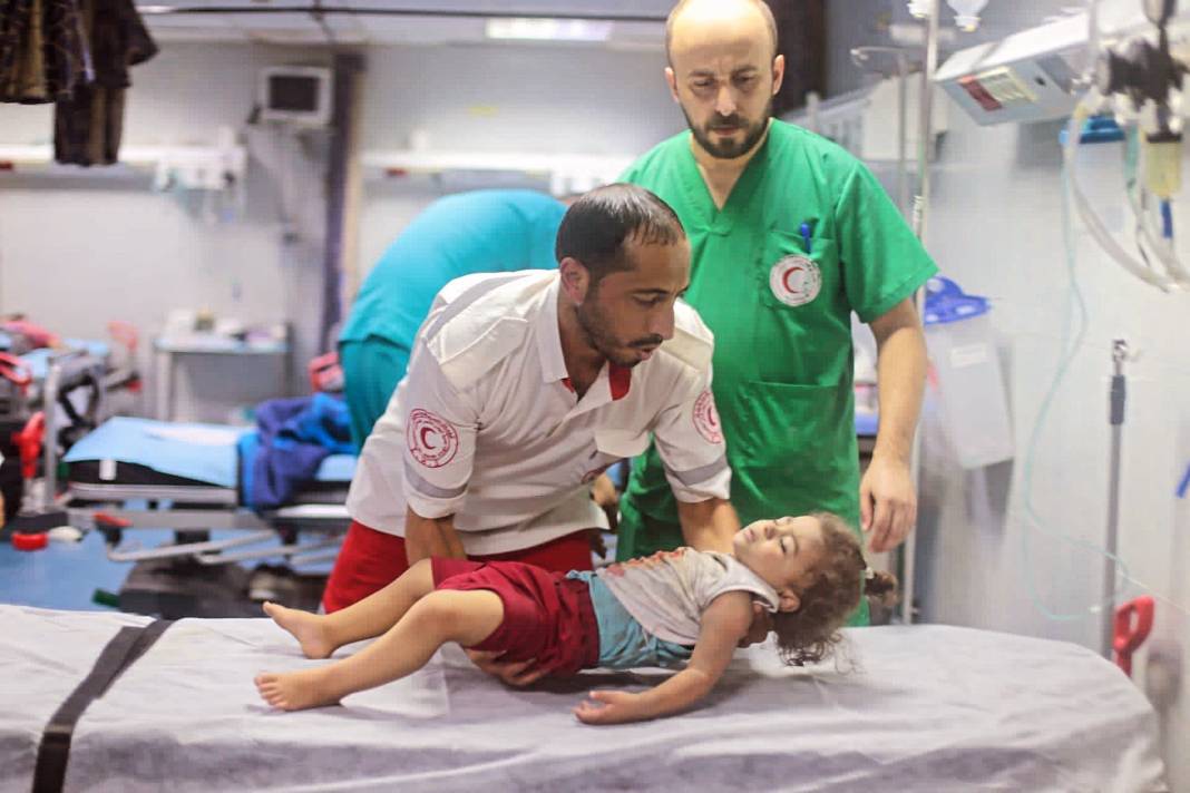 Fotoğraflarla Gazze'de yaralanan çocuklar: 'İnsanlık felaketi yaşanıyor' 4