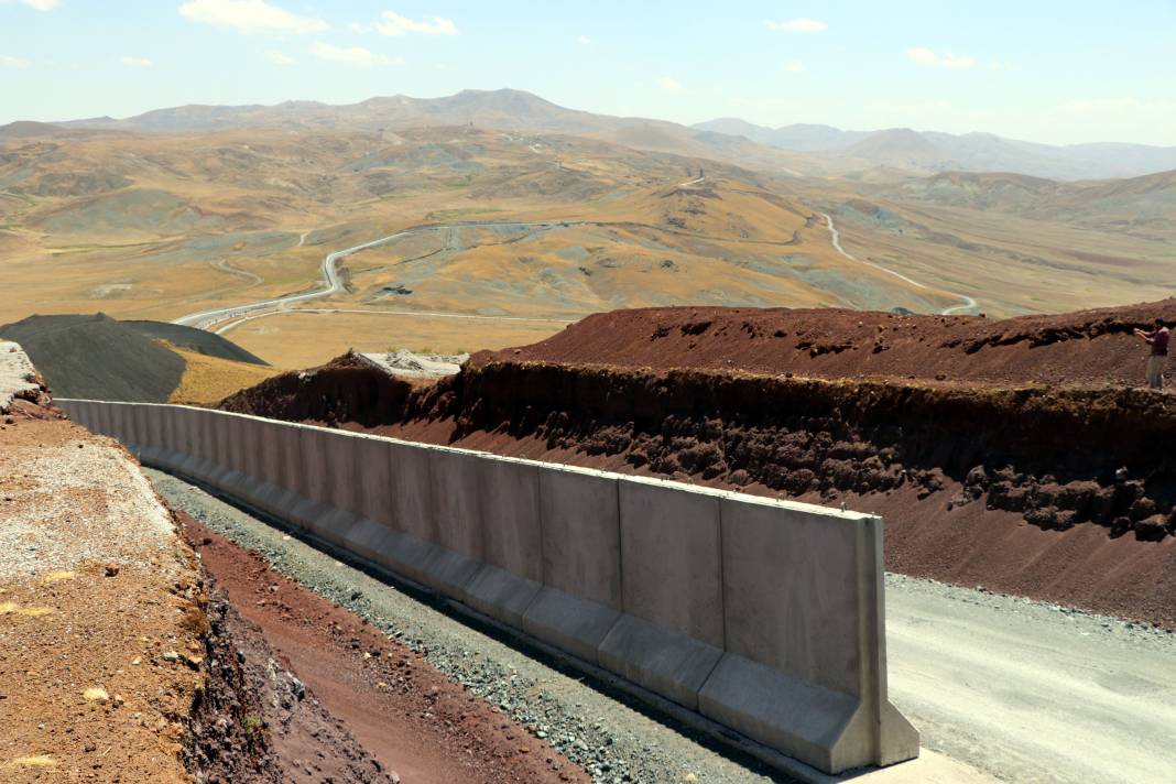 Sınıra beton duvarı: 145 kilometrelik kısmı tamamlandı, hendekler kazılıyor 6