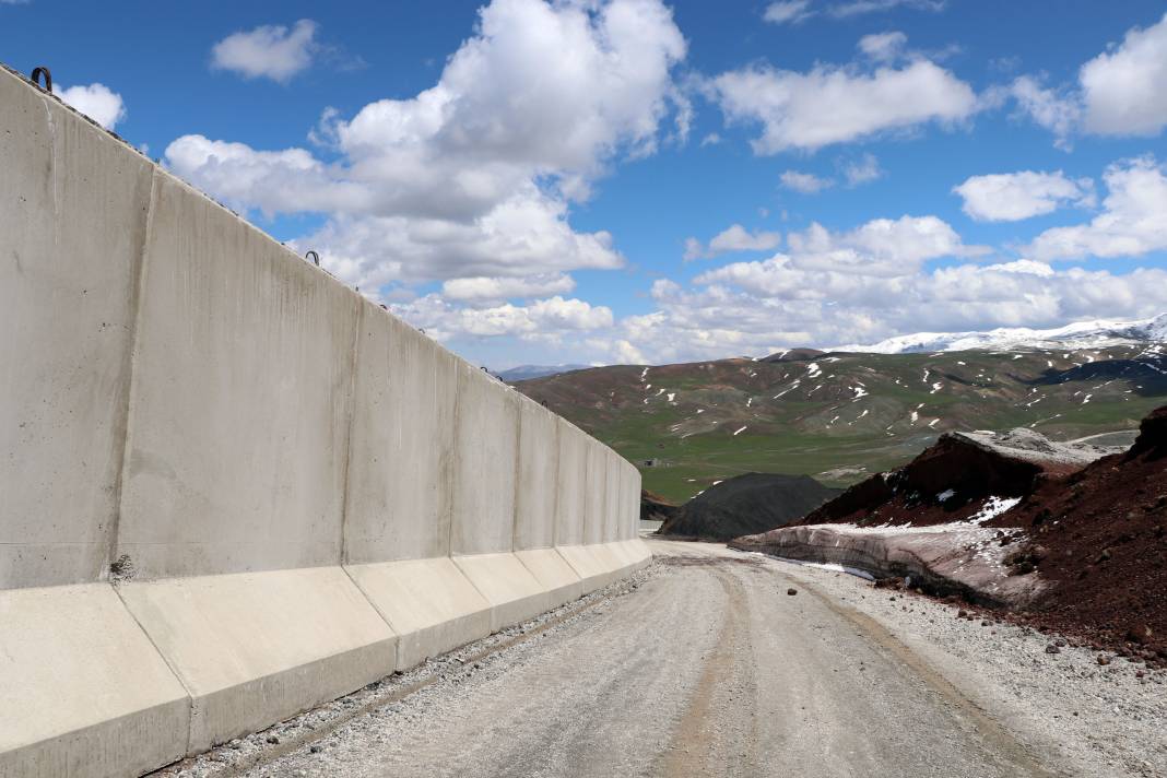 Sınıra beton duvarı: 145 kilometrelik kısmı tamamlandı, hendekler kazılıyor 5