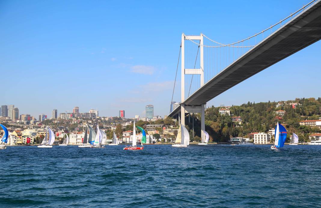 Cumhuriyet'in 100'üncü yılında görkemli şölen: 100 yelkenli İstanbul Boğazı'nda 4