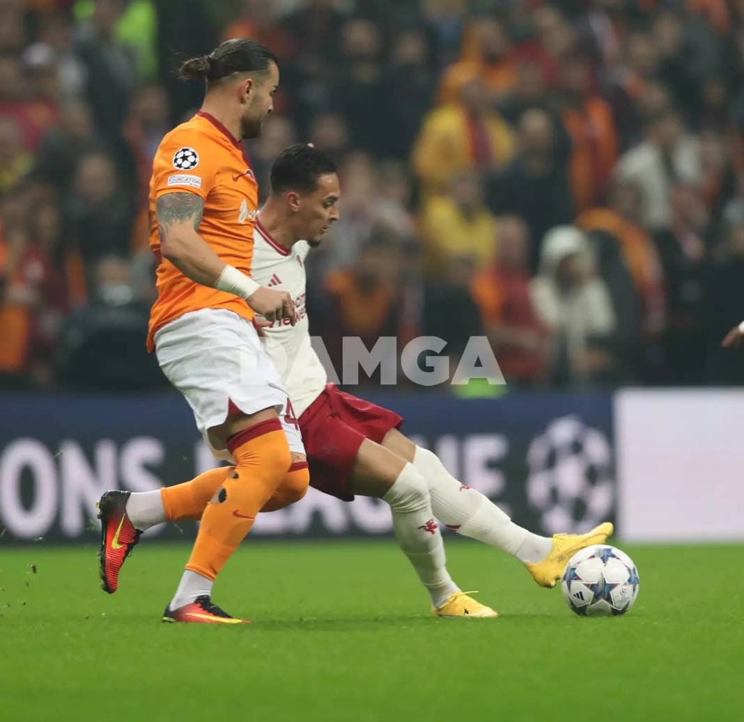 Galatasaray Manchester United ile berabere kaldı 24