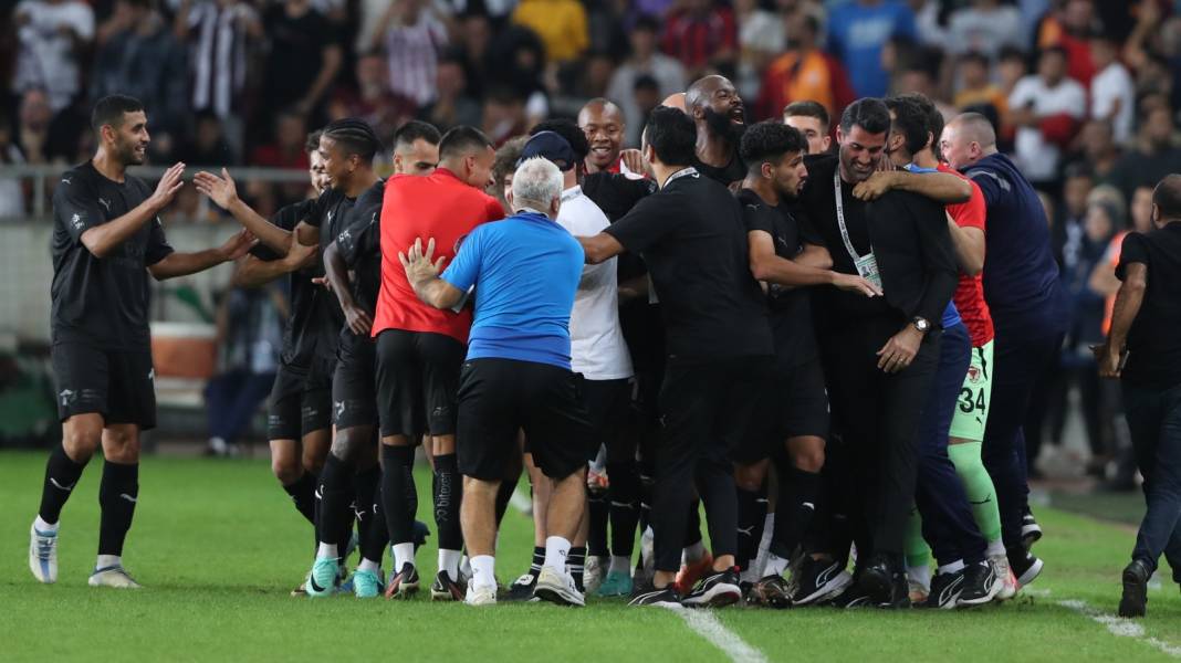 Hatayspor, Galatasaray'ın yenilmezlik serisine son verdi 9