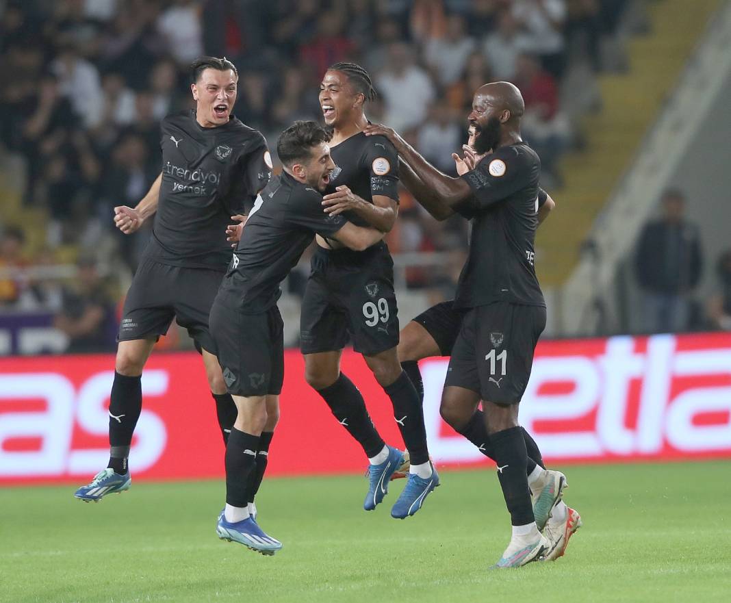 Hatayspor, Galatasaray'ın yenilmezlik serisine son verdi 22