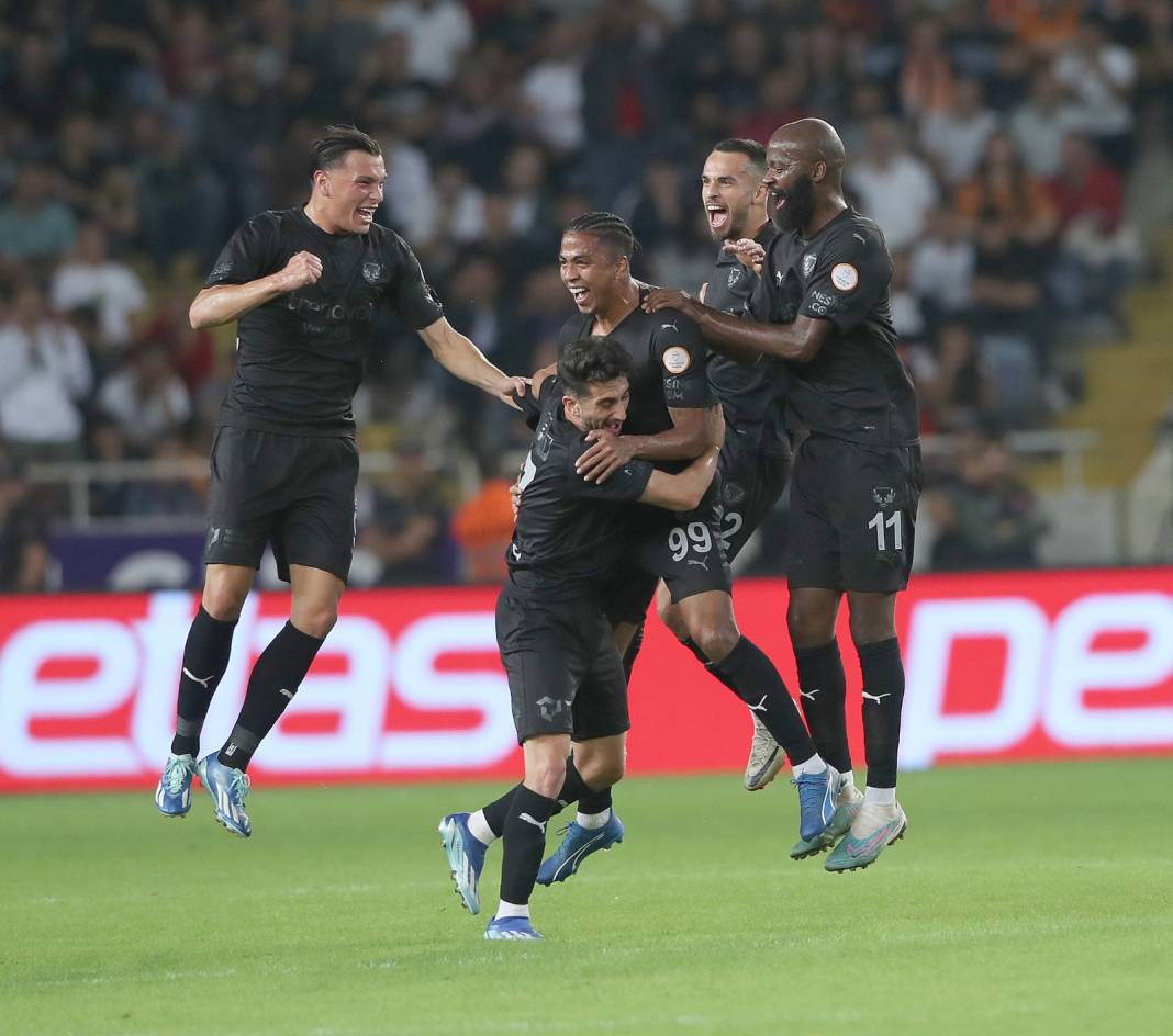 Hatayspor, Galatasaray'ın yenilmezlik serisine son verdi 21