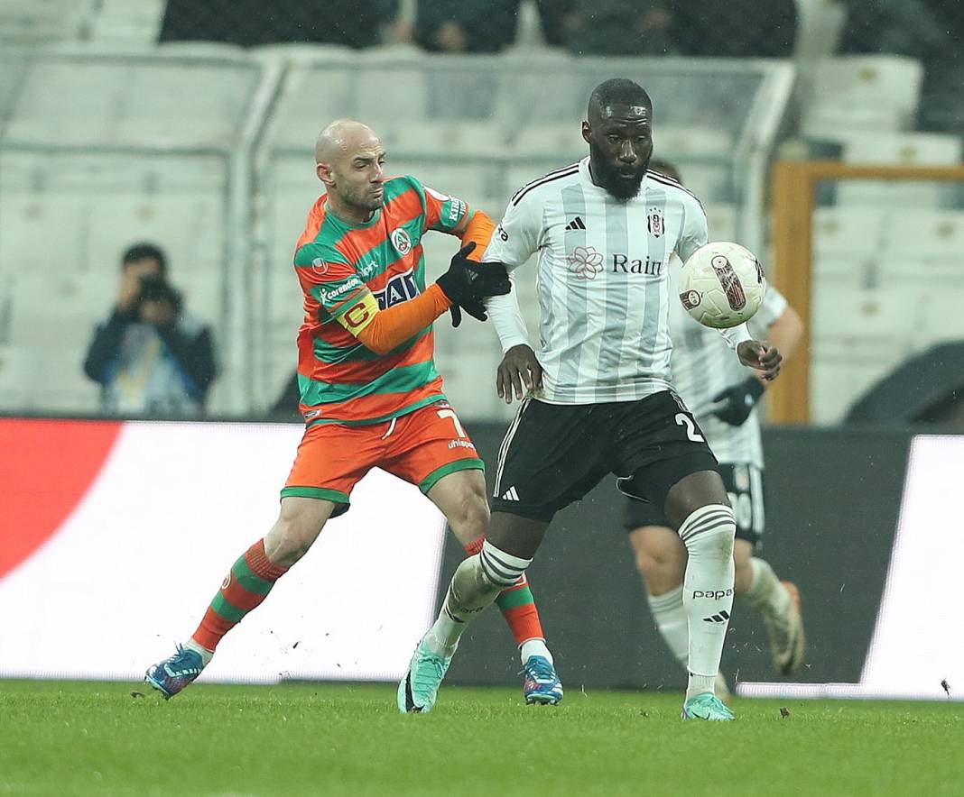 Beşiktaş Alanyaspor'a kaybetti: Galibiyet özlemi 3 maça çıktı 17