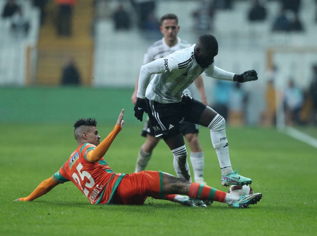 Beşiktaş Alanyaspor'a kaybetti: Galibiyet özlemi 3 maça çıktı 13