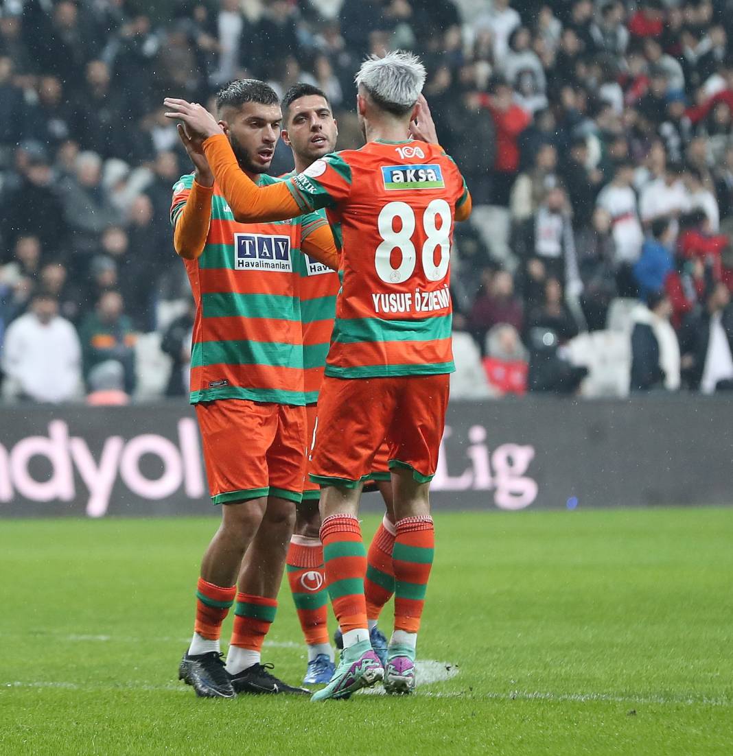 Beşiktaş Alanyaspor'a kaybetti: Galibiyet özlemi 3 maça çıktı 1