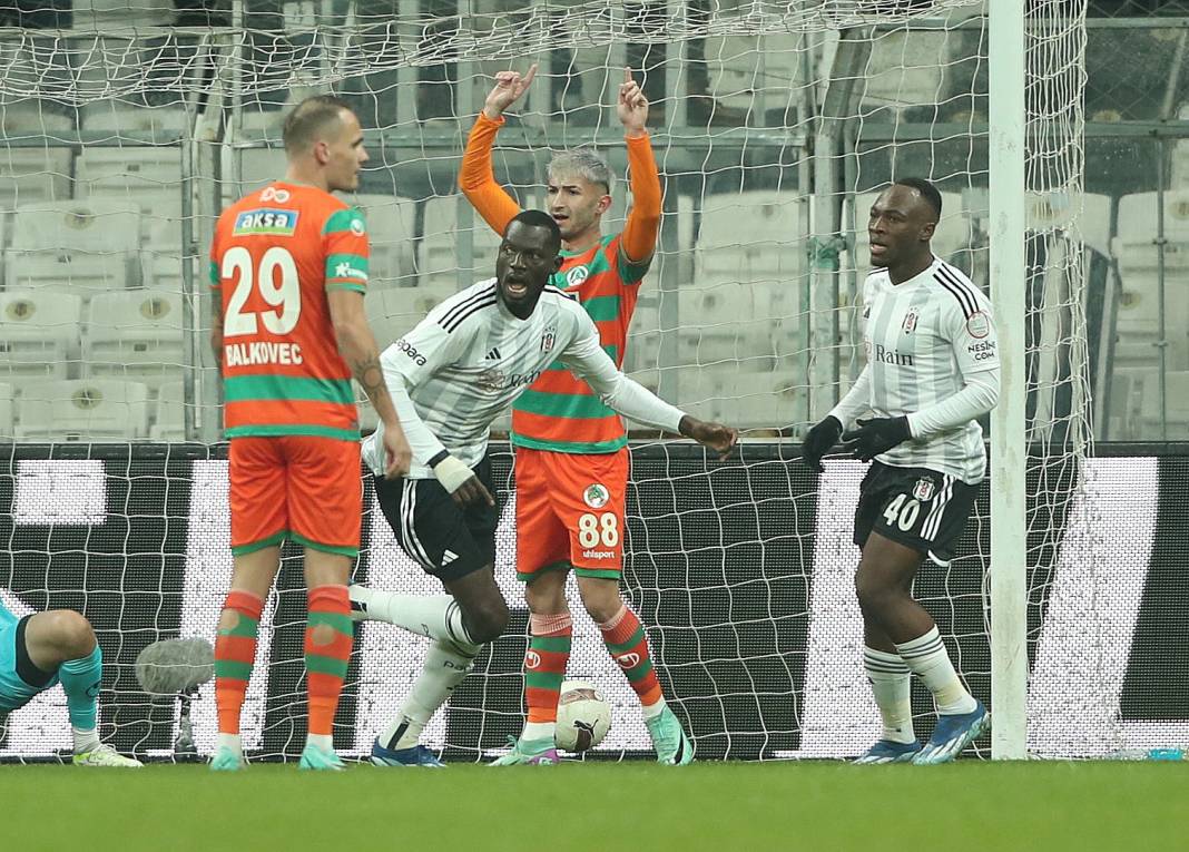 Beşiktaş Alanyaspor'a kaybetti: Galibiyet özlemi 3 maça çıktı 27