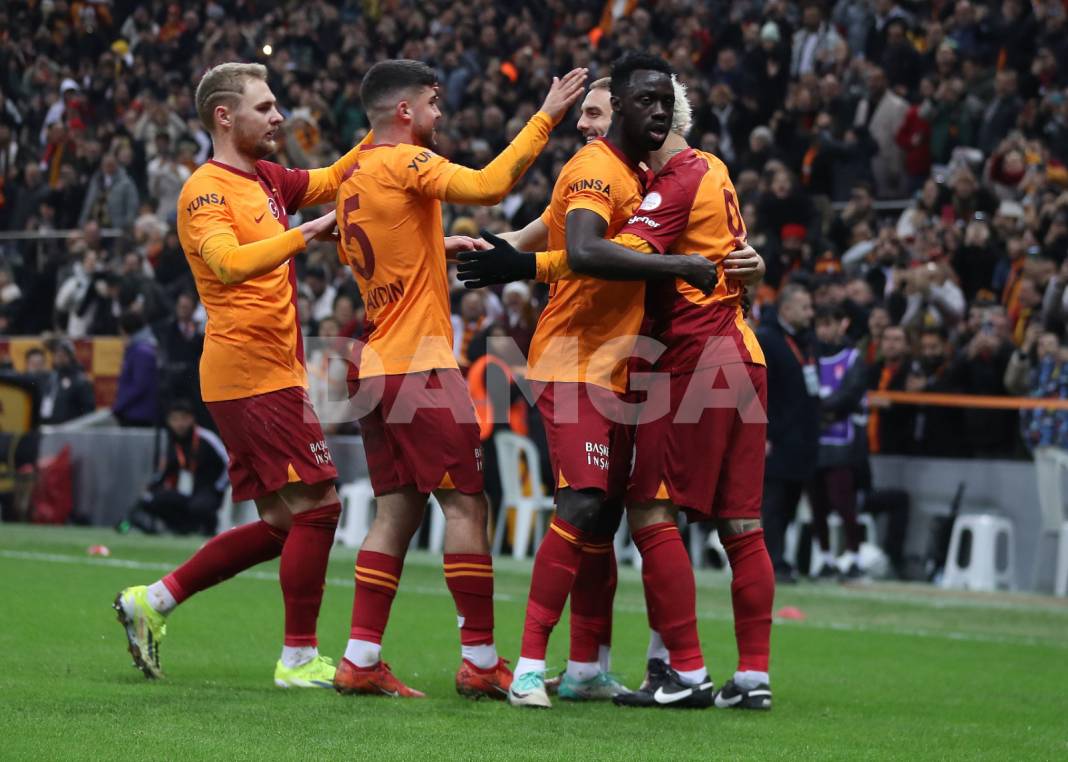 Galatasaray sahasında İstanbulspor'u 3-1 mağlup etti 26