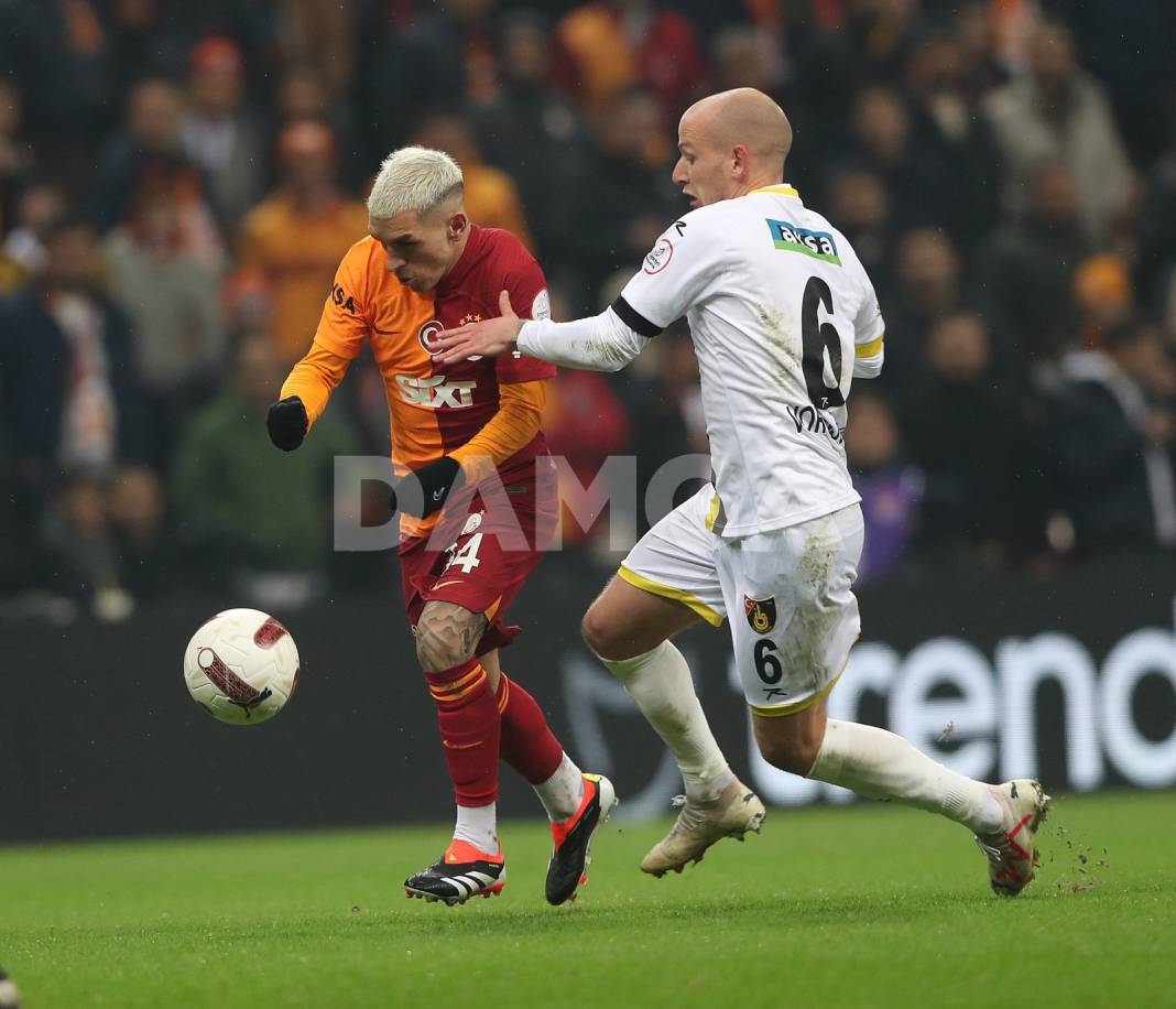 Galatasaray sahasında İstanbulspor'u 3-1 mağlup etti 17