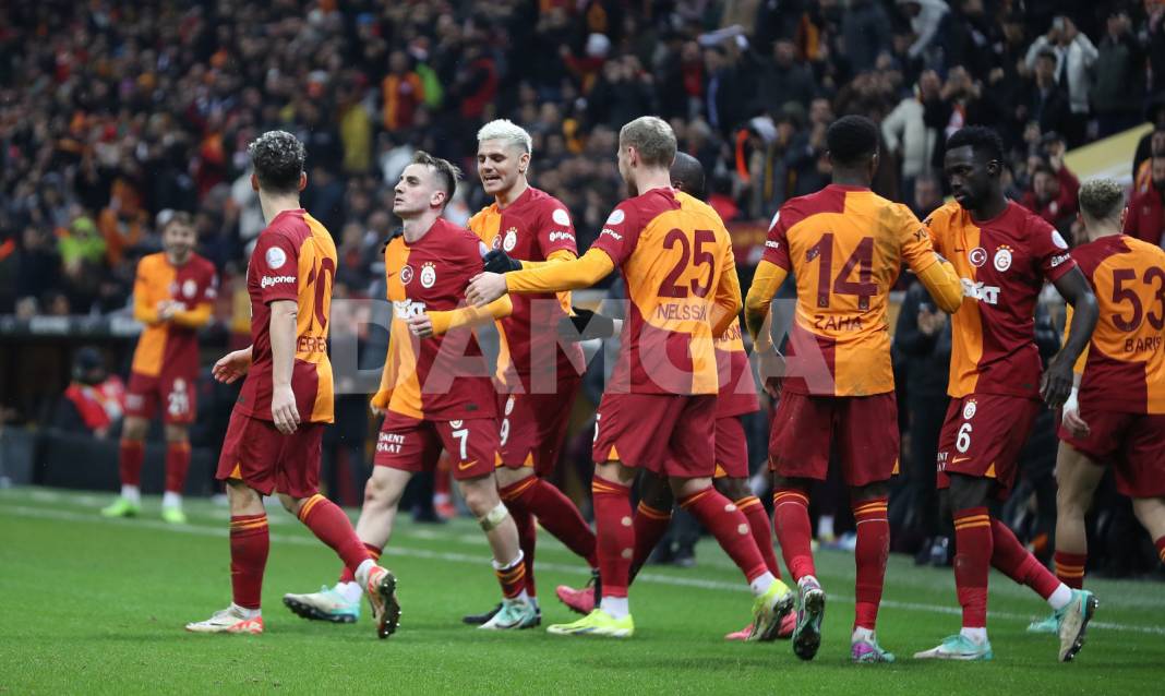 Galatasaray sahasında İstanbulspor'u 3-1 mağlup etti 12