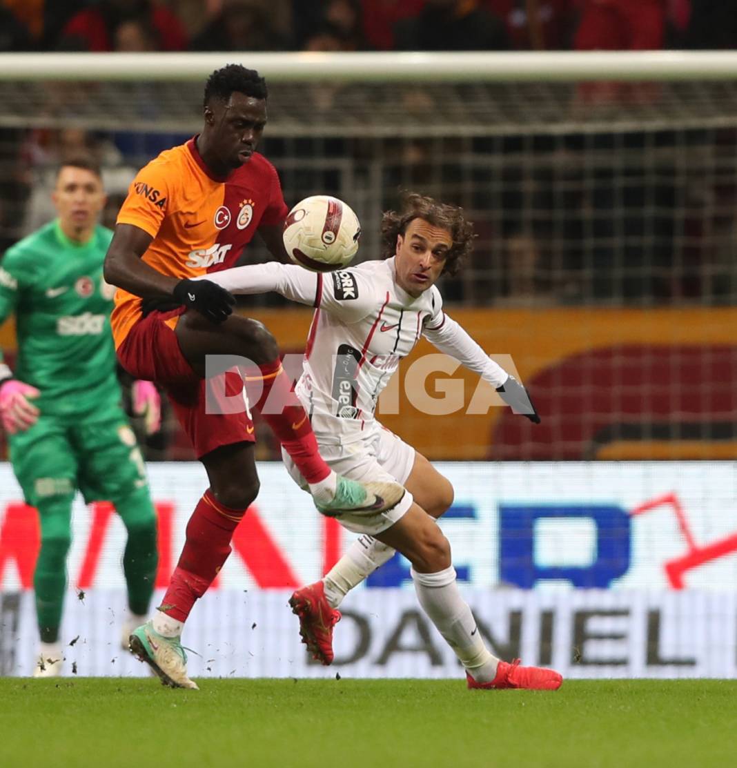Galatasaray son dakika golüyle galibiyeti buldu 6