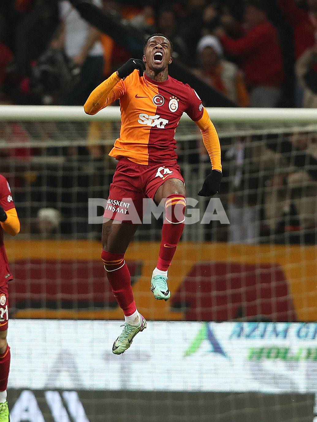 Galatasaray son dakika golüyle galibiyeti buldu 9