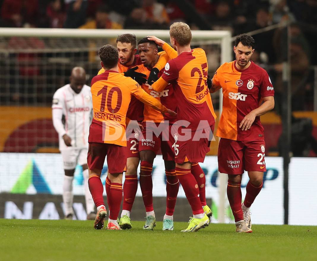 Galatasaray son dakika golüyle galibiyeti buldu 4