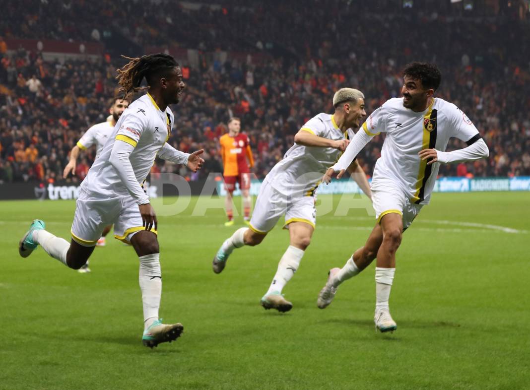 Galatasaray sahasında İstanbulspor'u 3-1 mağlup etti 3