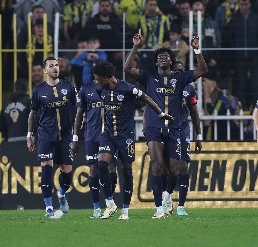 Fenerbahçe zirve yarışında hata yapmadı, uzatmalarda kazandı 8