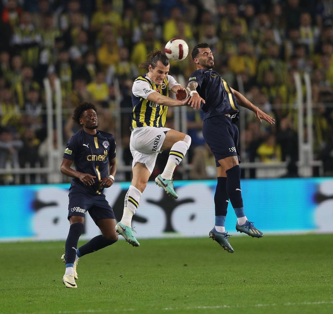 Fenerbahçe zirve yarışında hata yapmadı, uzatmalarda kazandı 15