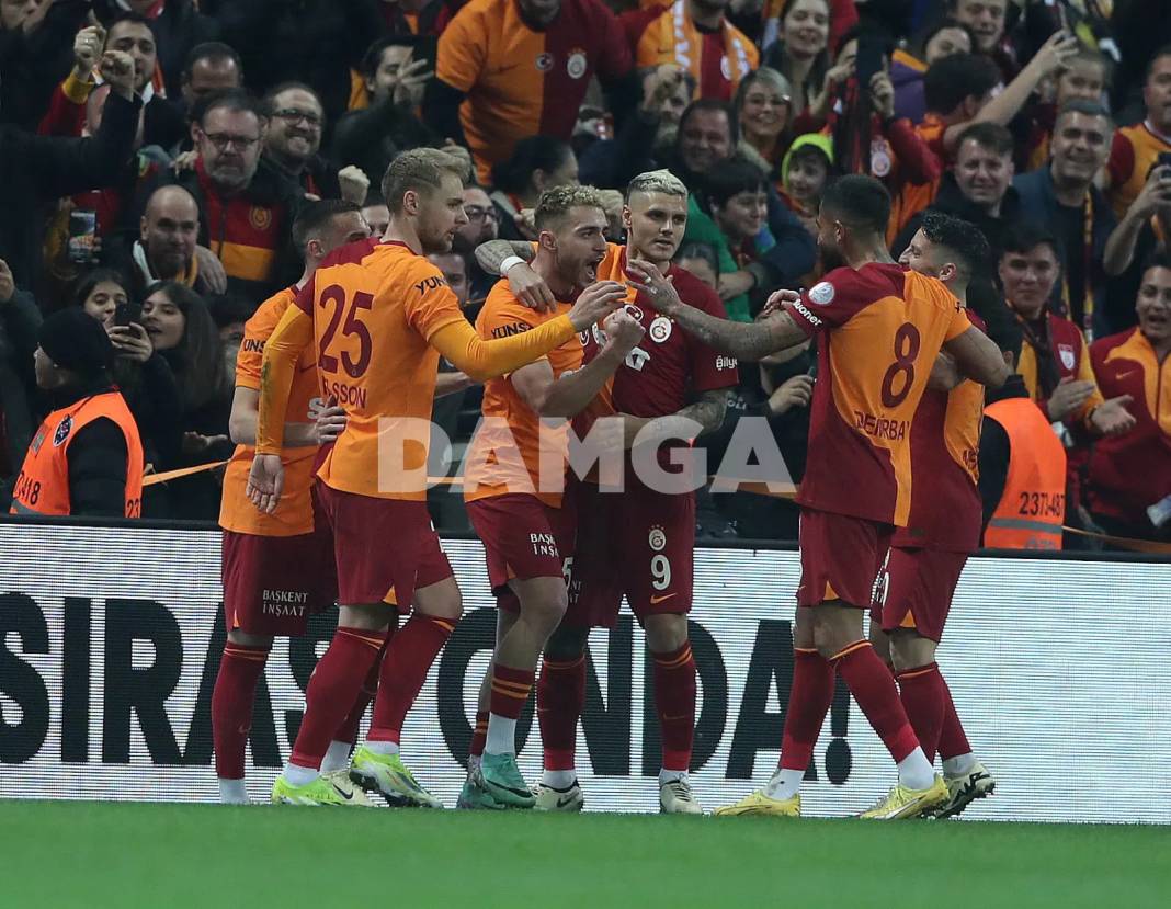 Galatasaray Başakşehir'i ilk yarıda devirdi 3