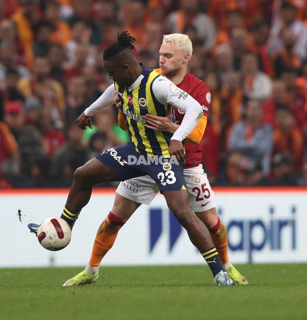 Fenerbahçe derbiyi kazandı, şampiyonluk son haftaya kaldı 20