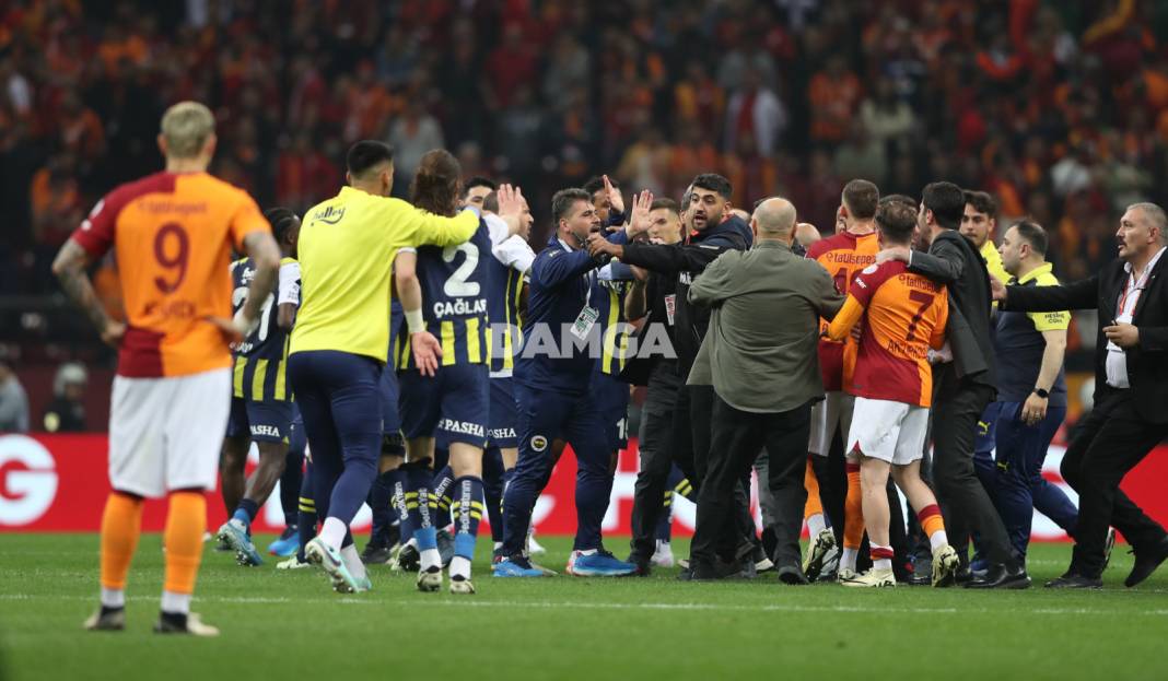 Fenerbahçe derbiyi kazandı, şampiyonluk son haftaya kaldı 13