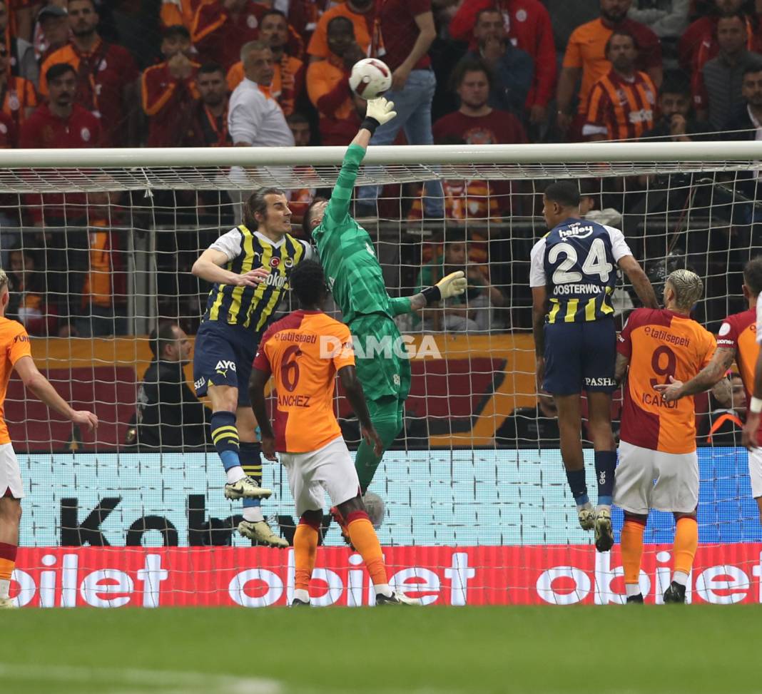 Fenerbahçe derbiyi kazandı, şampiyonluk son haftaya kaldı 19