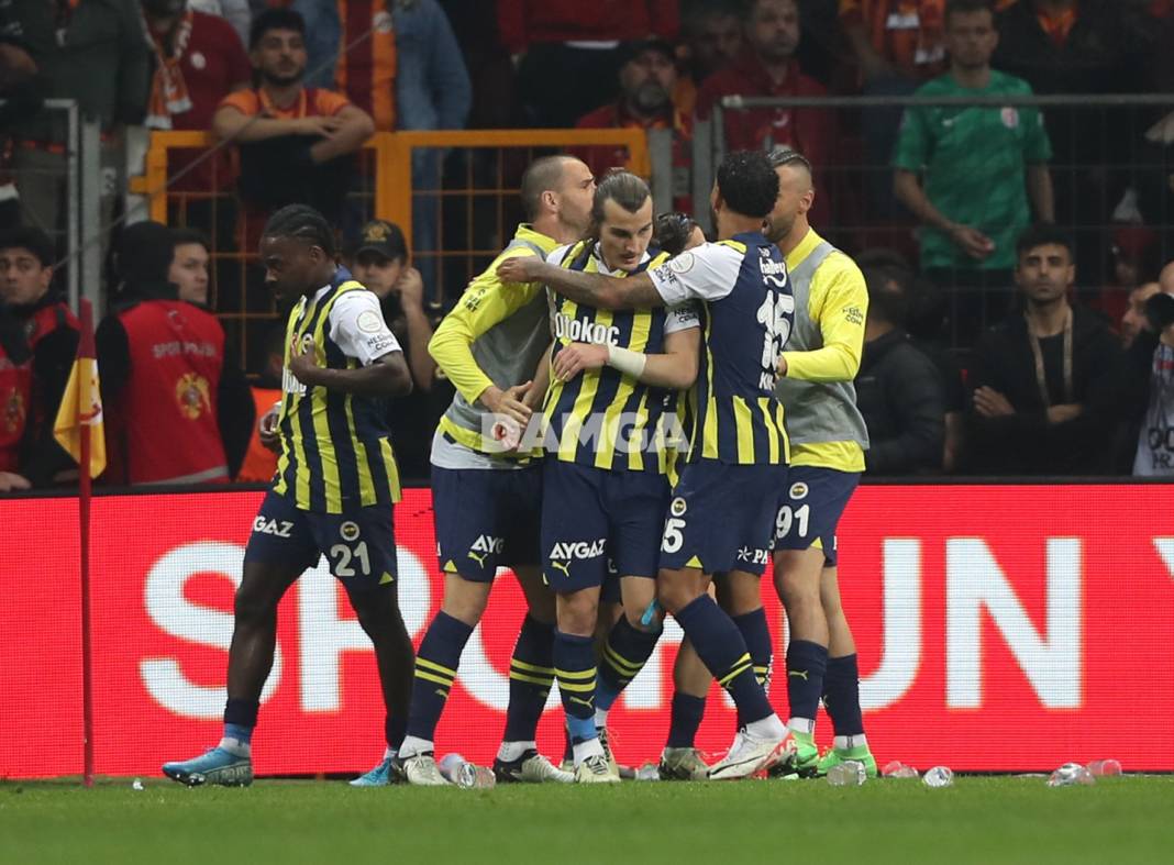 Fenerbahçe derbiyi kazandı, şampiyonluk son haftaya kaldı 21