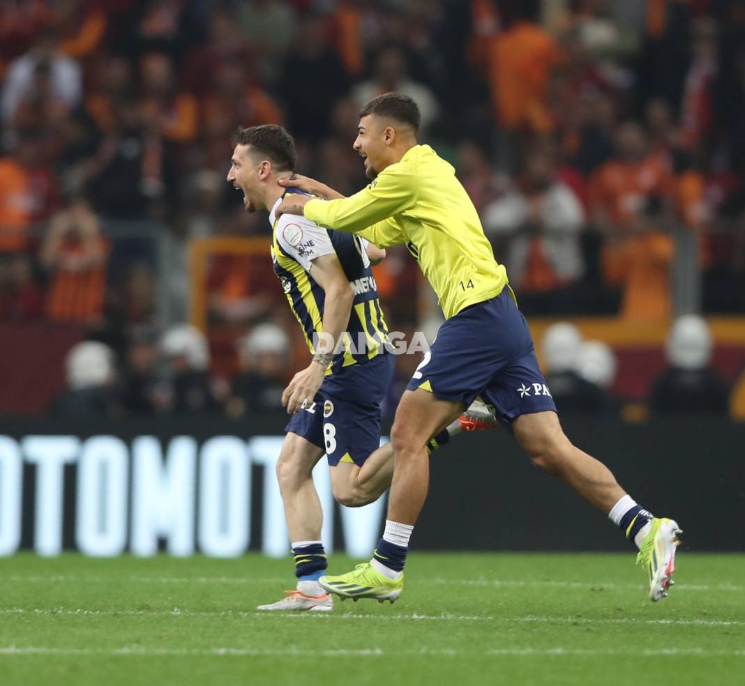 Fenerbahçe derbiyi kazandı, şampiyonluk son haftaya kaldı 15