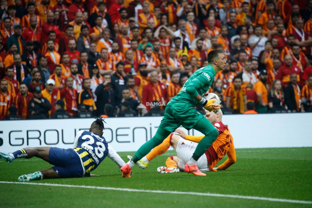 Fenerbahçe derbiyi kazandı, şampiyonluk son haftaya kaldı 2