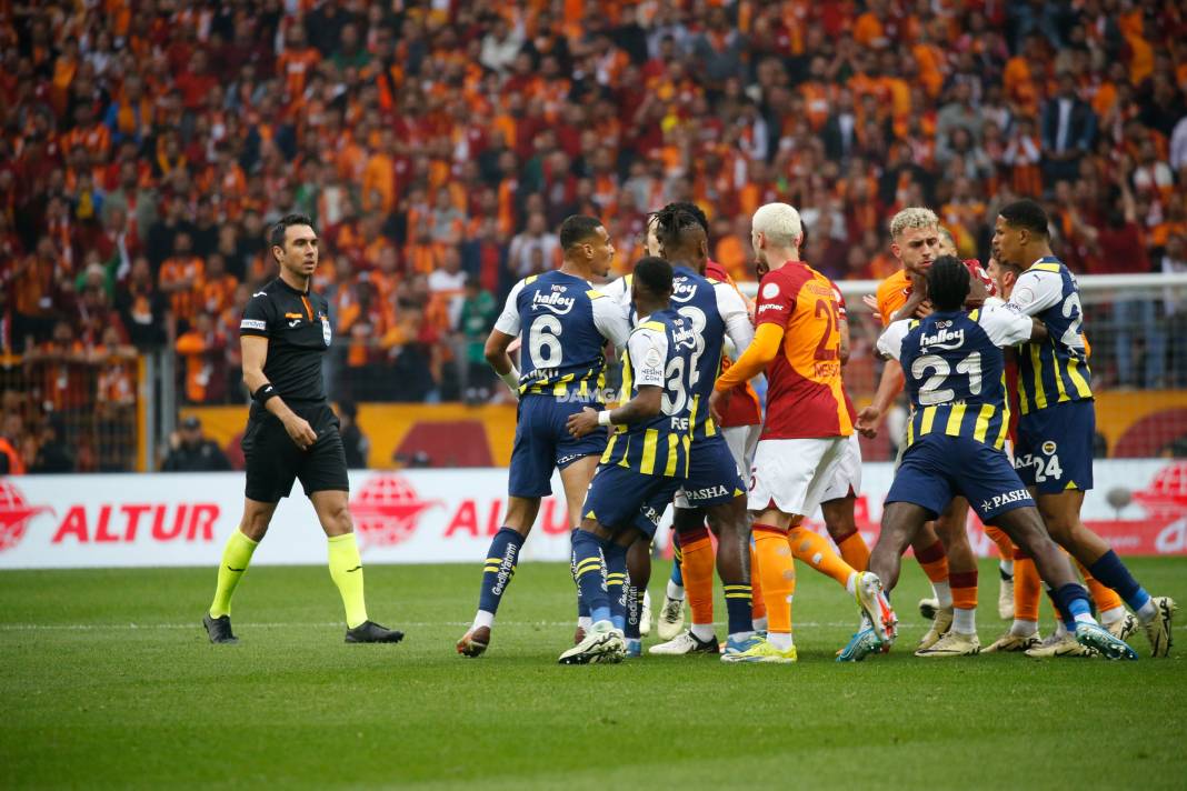 Fenerbahçe derbiyi kazandı, şampiyonluk son haftaya kaldı 3
