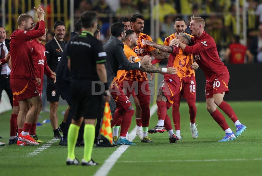 Fenerbahçe evinde yıkıldı, Galatasaray tarihi farkı kaçırdı 7