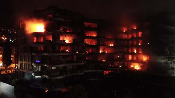 İzmir'deki feci yangın kontrol altında