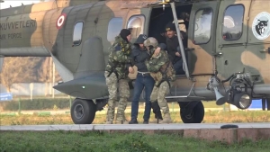Uludağ'da mahsur kalan 3 kişi askeri helikopterle kurtarıldı