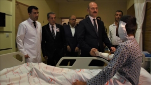 İçişleri Bakanı Soylu, yaralı askerleri ziyaret etti