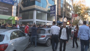 Bakırköy'de bir vatandaş halkın üzerine aracını sürdü!