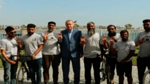Hacca gitmek için bisikletle Londra'dan yola çıkan grup, Erdoğan ile görüştü