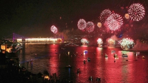 İstanbul Boğazı'nda havai fişekli kutlama 